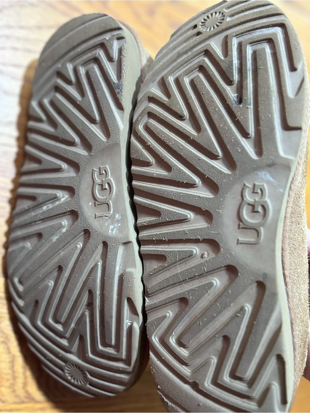 UGG Tasman Chestnut Suede Sheepskin Slippers Youth  Size 4
